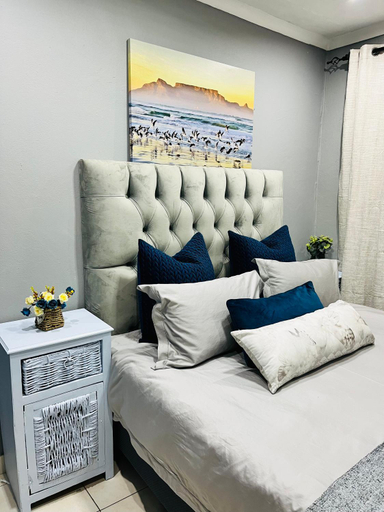 Bedroom, Modern studio apartments, Gert Sibande