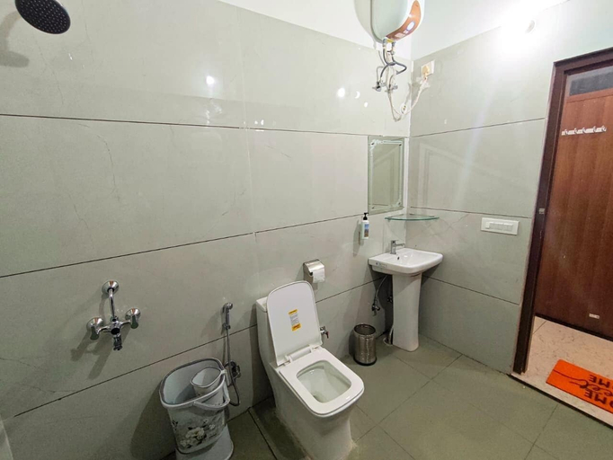 Bathroom 3, Mukteshwar Valley Resort, Nainital