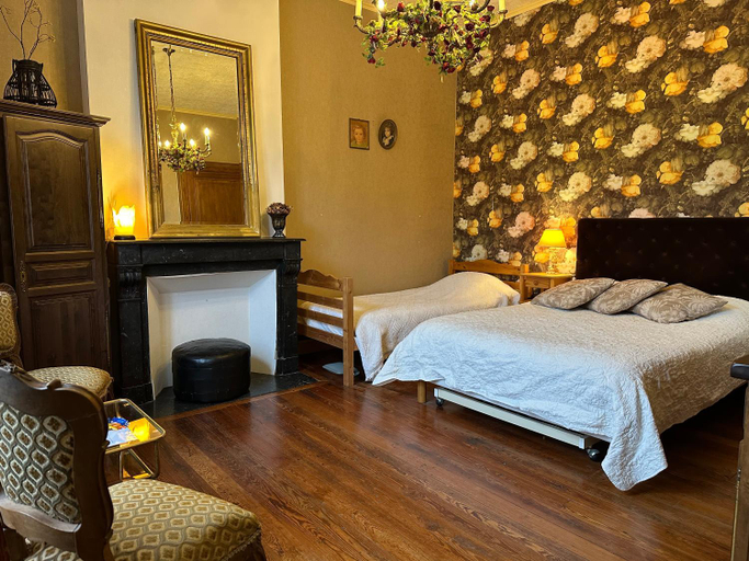 Bedroom 2, Le Petit Chateau, Aisne