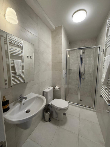 Bathroom 2, 7th Sense boutique apartments, Stolichna