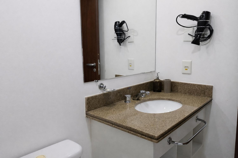 Bathroom 5, Studio no Jardins com recepcao 24h e 400m do metro, São Paulo
