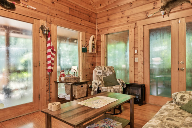 Interior 5, Cozy Creekside Cabin With Wraparound Porch 1 Bedroom Home, Cherokee