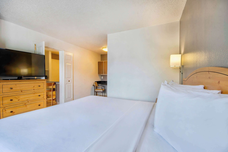 Bedroom 3, Studio 6 Extended Stay - San Antonio, TX - Six Flags, Bexar