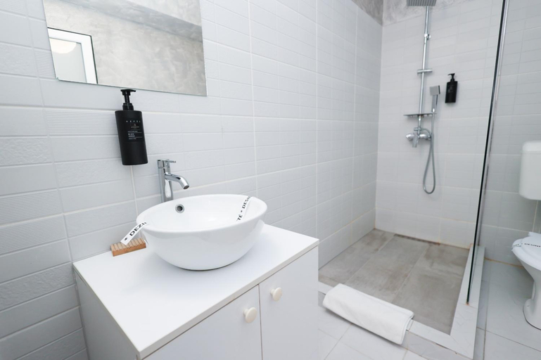 Bathroom 4, Complex ALMA - Resort & SPA, Furnicosi, Mihaesti