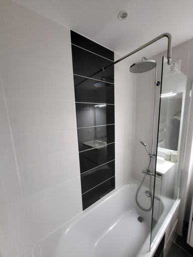 Bathroom 2, Remblai des Sables d'Olonne - 2 chambres - parking et piscine, Vendée