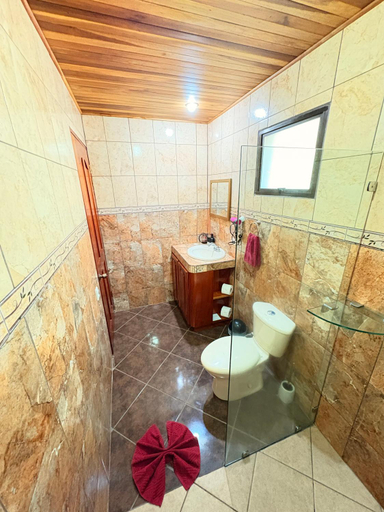 Bathroom 2, TucanTico Lodge - Monteverde, Puntarenas