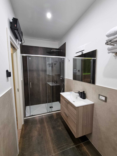 Bathroom 2, Casa Maluma, Napoli
