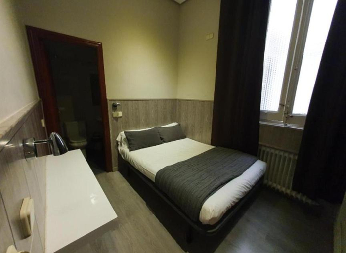 Bedroom 4, Hostal Plaza D'Ort, Madrid