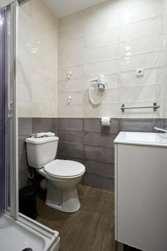 Bathroom 2, Apartamentos Fuencarral, Madrid