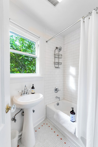 Bathroom 5, Montlake Hideaway in Spite House, Seattle