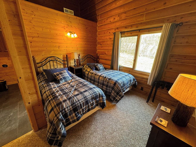 Room 2, Destination Alaska Charters - Cabin 2, Kenai Peninsula