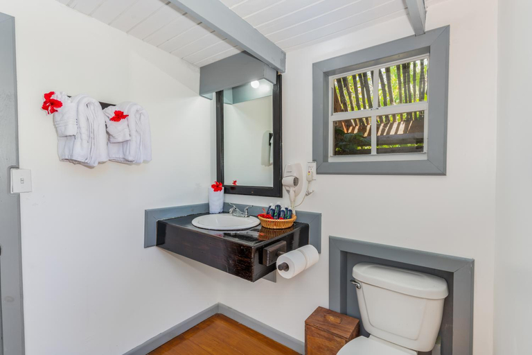 Bathroom 2, Conch Beach Cabins