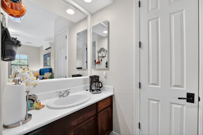 Bathroom 5, Elm Casita Apts by RedAwning, Maricopa