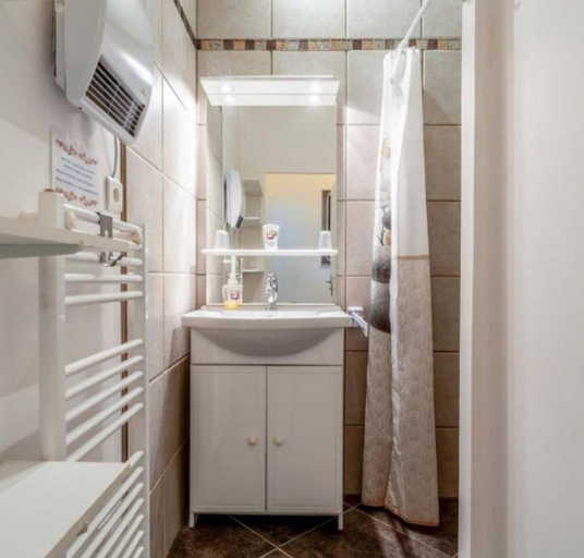 Bathroom 2, Gite - Chambre d'hotes independante avec Terrasse L'OCCITANIA 60m2, Gard