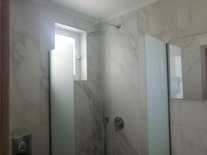 Bathroom 3, Kefalos Studios, South Aegean