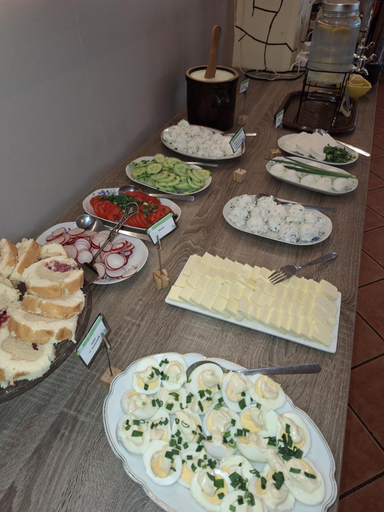 Food & Drinks