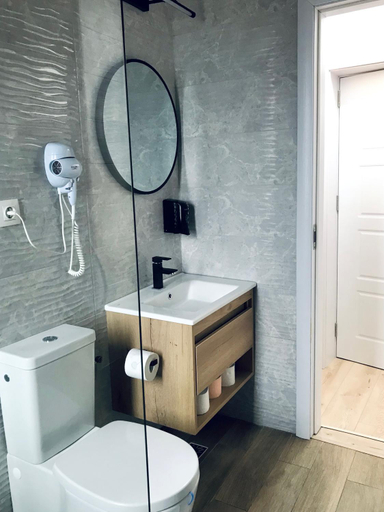 Bathroom 3, Apartamente 9, Sanmartin