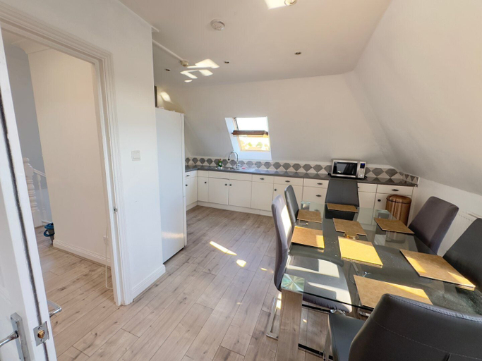 Dining 4, Great View- Ealing Heights, London