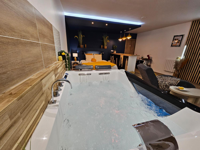 Food & Drinks, Studio Design Cocon SPA prive a deux pas de Lille, Nord