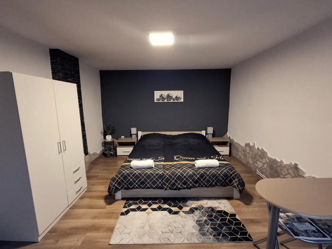 Bedroom 2, MOONLIGHT Premium APARTMANHAZ & Biliard, Sárospatak