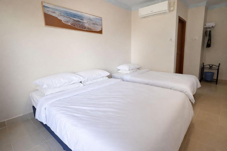 Bedroom 2, Kanza Beach Inn, Marang