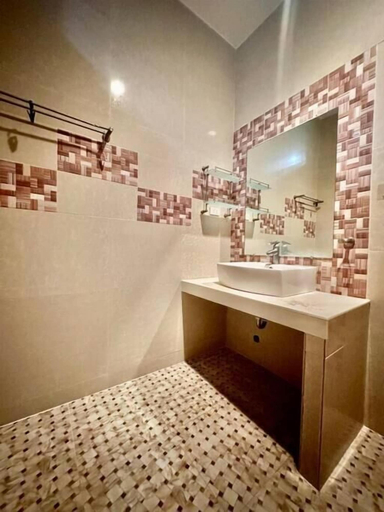 Bathroom 4, 5 min to SM, Beside Landbank, max 6 pax, Butuan City