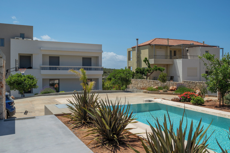 Pool 4, Le Mont Blanc, Crete