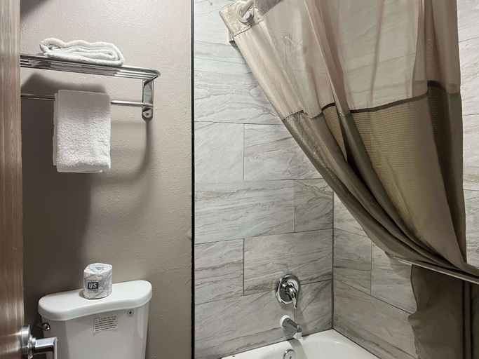 Bathroom, Studio 6 Ogden, Ut – 21St Street, Weber