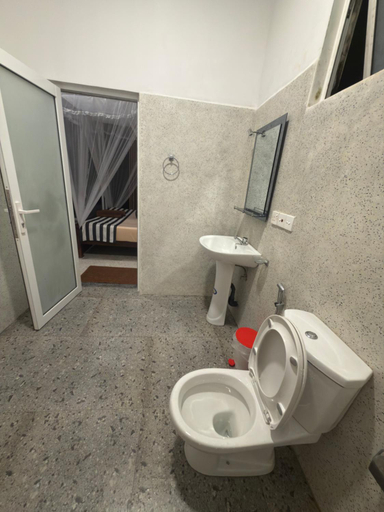 Bathroom 2, Nethu Villa Apartment, Galle Four Gravets