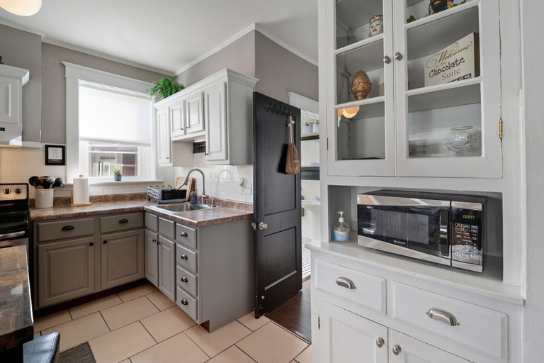 Private kitchen 2, The Chocolate Suite - Walkable And Peaceful 2 Bedroom Home, Saint Louis