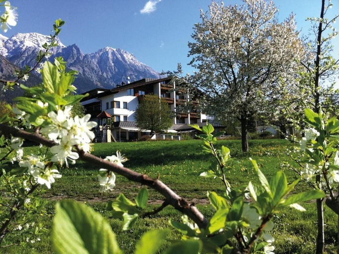 Property grounds, Landgasthof Bogner 4 Sterne Hotel, Innsbruck Land