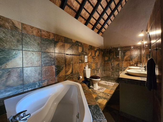 Bathroom 3, Leopard Rock Guest Lodge, Mopani
