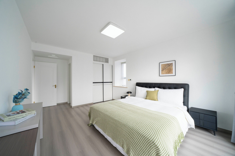 Room 5, Tyms 3BR 2BA Apt near Xujiahui Metro, Shanghai