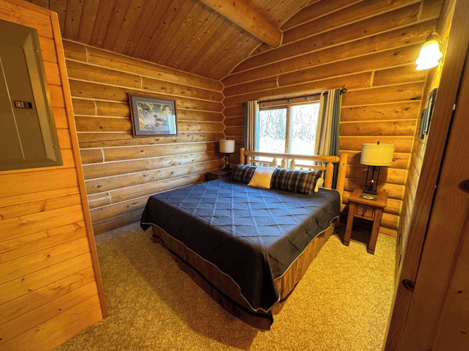 Room 1, Destination Alaska Charters - Cabin 2, Kenai Peninsula