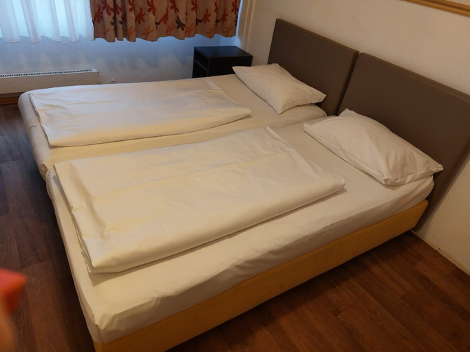 Bedroom 5, Pension Alpha, Frankfurt am Main