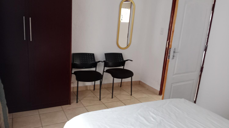 Bedroom, NEMARA Self Catering Lodge, Capricorn