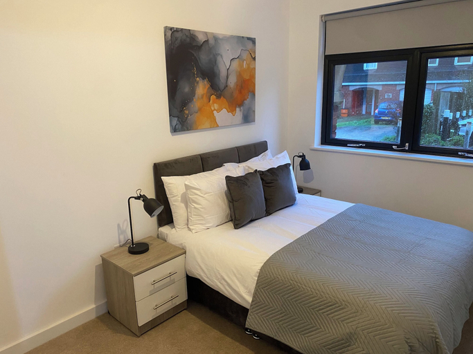 Room 5, The Square Apartments Flat 4, Swindon