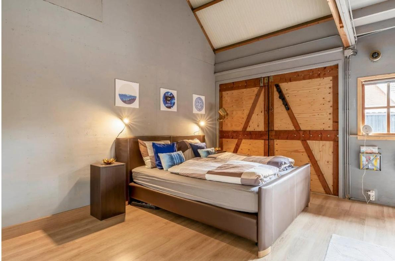 Bedroom, Shed 100, Scheemda