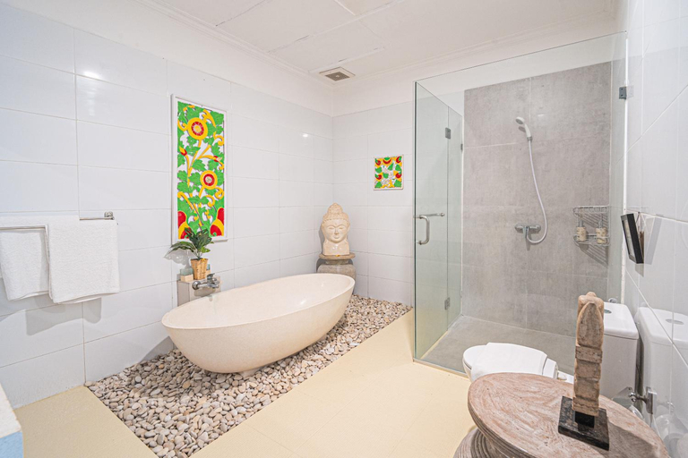 Bathroom, Villa Sari Temuku, Badung