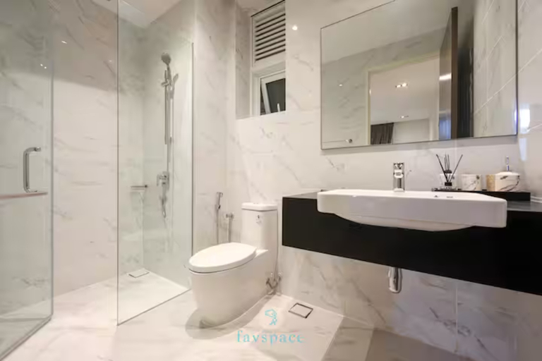 Bathroom 5, Met 1 Mont Kiara by Favspace, Kuala Lumpur