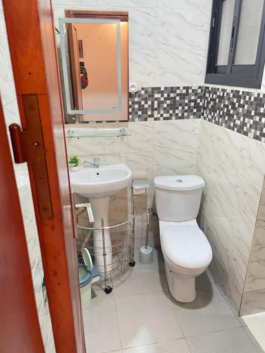 Bathroom 2, Residence Life House Makepe bm, Wouri