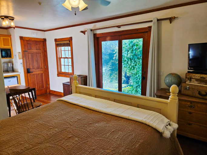 Bedroom 2, Oak Hill Inn, San Diego