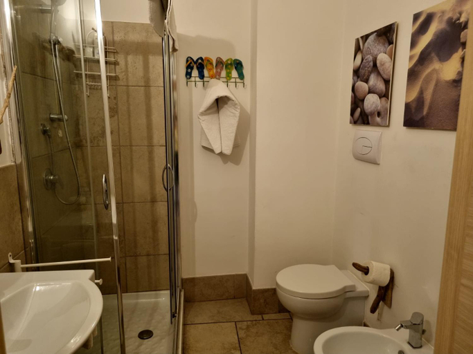 Bathroom 2, B & B Stella Marina, Taranto