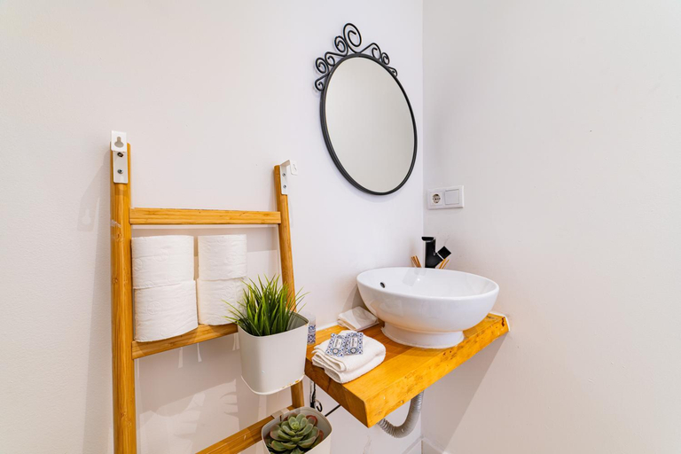 Bathroom 2, Alcantara Charm 3BR Apartments, Lisbon