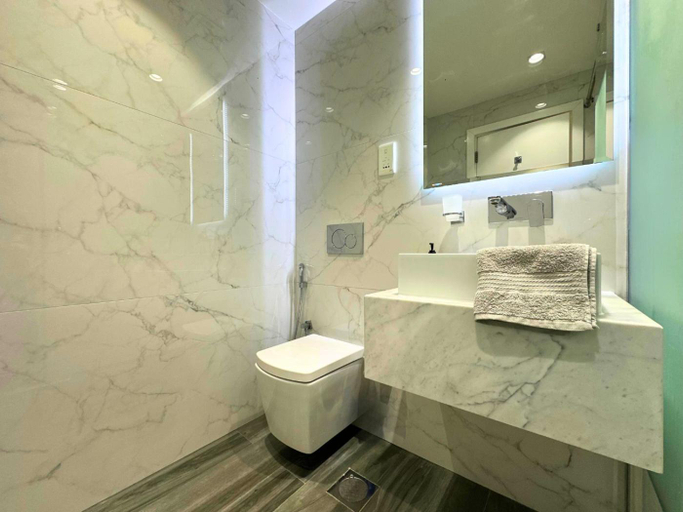 Bathroom 4, STYLISH 2 BEDROOM SERVICE APARTMENT with SEA VIEW, Dubai