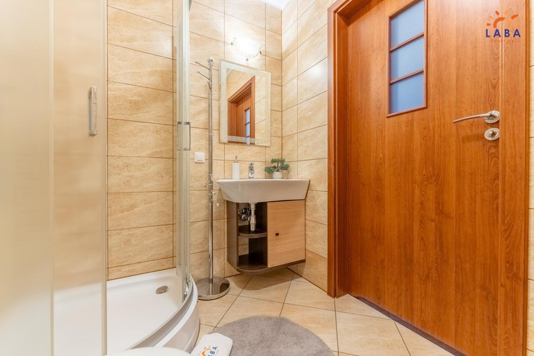 Bathroom 2, LABA Kolobrzeg Apartamenty BURSZTYNOWE z miejscami postojowymi, Kołobrzeg