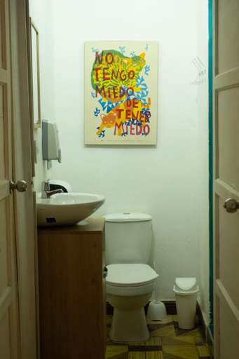 Bathroom 4, La Palmera Hostel, Santiago de Cali