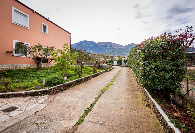 Others 4, Αγροικια Mυλοδεση, West Greece
