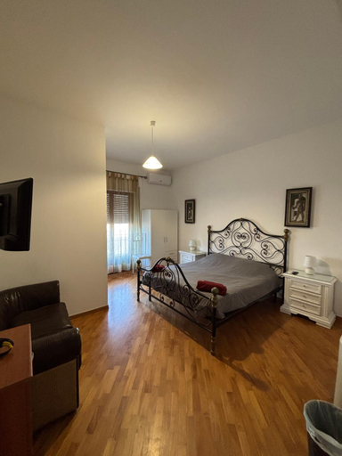 Bedroom 2, Casa Alighieri, Cosenza
