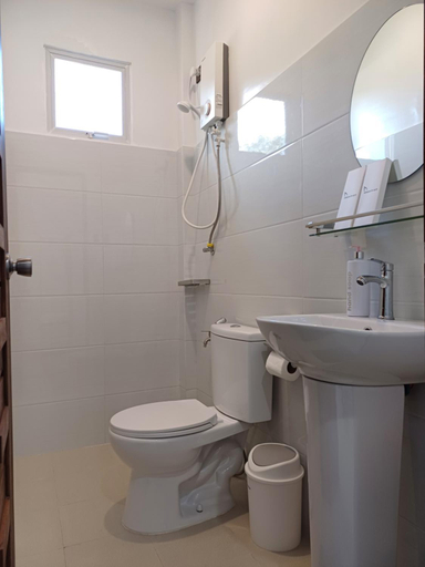 Bathroom 2, Elisha's Guest House, Coron